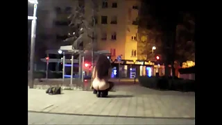 Mar&iacute;a Lizana se desnuda en un parque p&uacute;blico